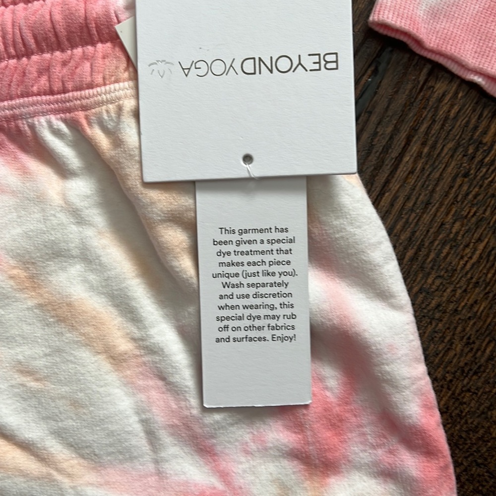 30. Beyond Yoga Weekend Pullover & Come Through Shorts Set Size Small - Picture 6 of 7